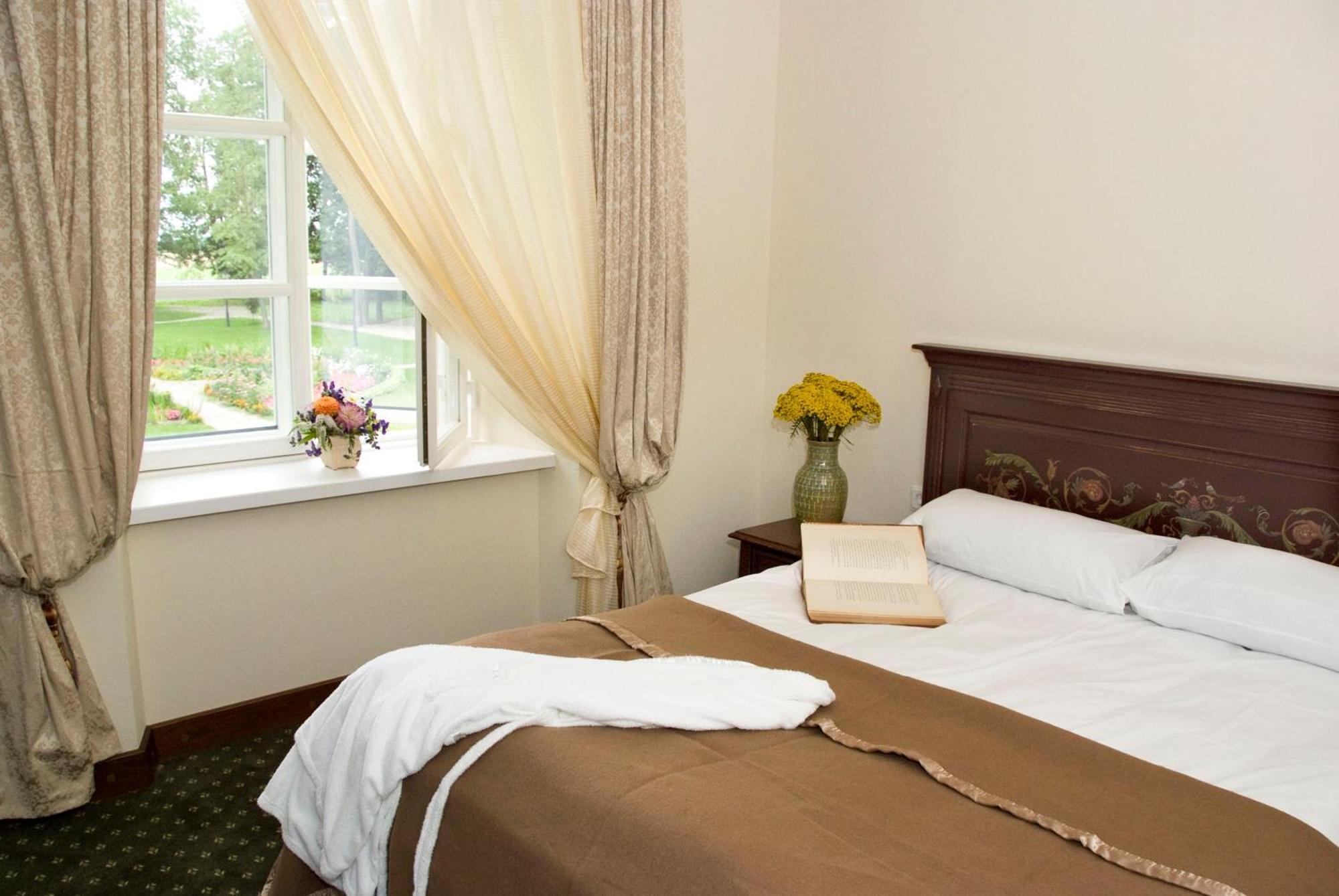 Hotel Bistrampolis Manor Kučiai Habitación foto