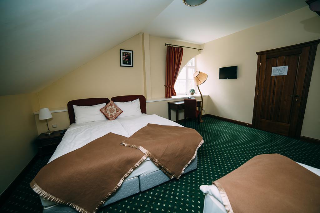 Hotel Bistrampolis Manor Kučiai Habitación foto